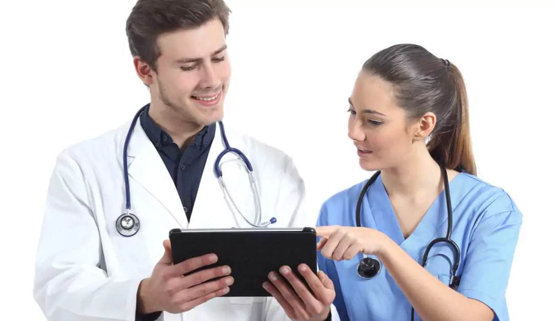 nurses using tablet 1080x627